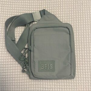 NWOT Sport Sling Bag in Slate
